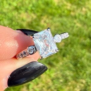 Elegant Silver and Clear Quartz Stone Ring